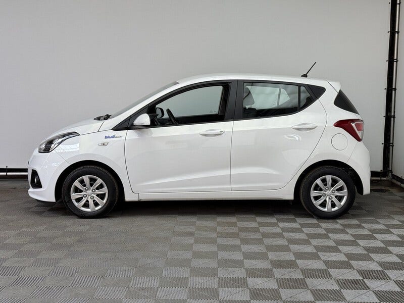 Hyundai i10 (2)