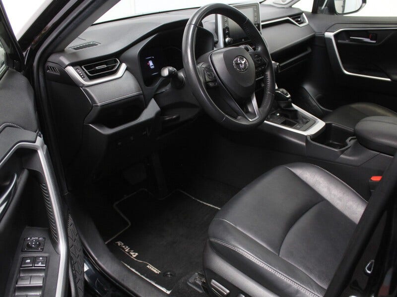 Toyota RAV4 (3)