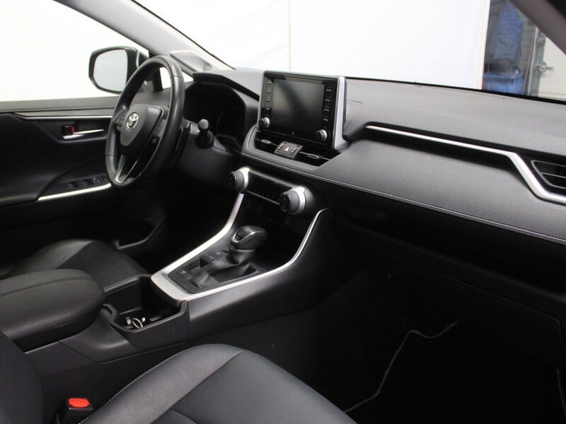 Toyota RAV4 (6)