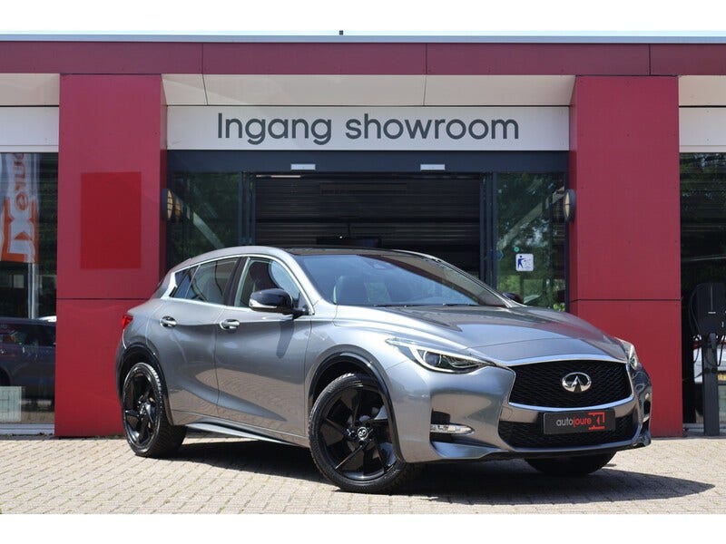 Infiniti Q30
