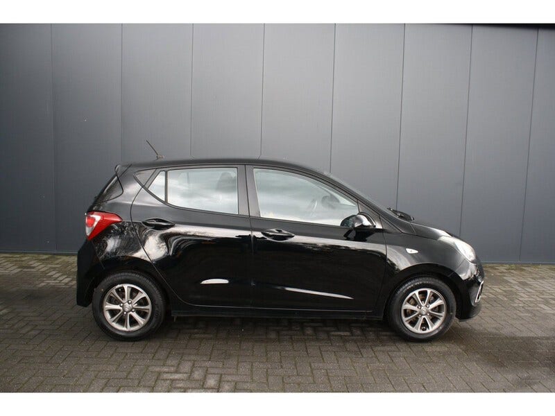 Hyundai i10 (2)