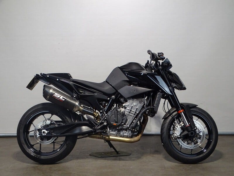 KTM 890