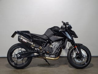 KTM 890