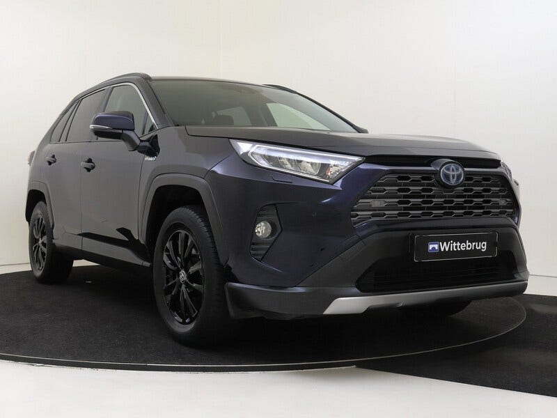 Toyota RAV4 (2)