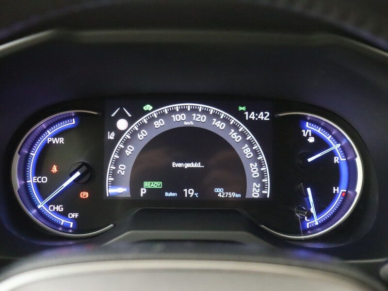 Toyota RAV4 (6)