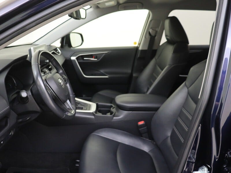 Toyota RAV4 (8)