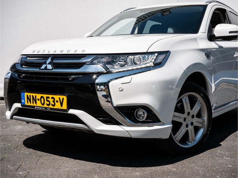 Mitsubishi Outlander (2)