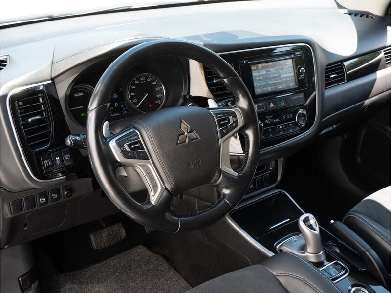 Mitsubishi Outlander (9)