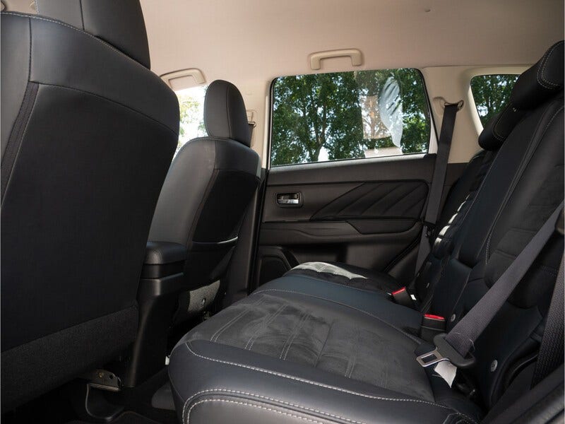 Mitsubishi Outlander (12)