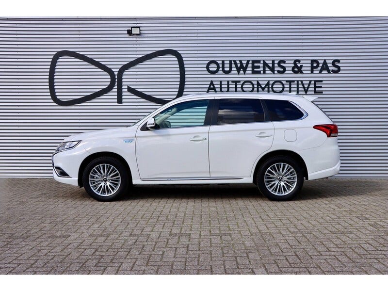 Mitsubishi Outlander (2)