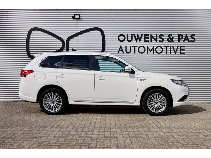 Mitsubishi Outlander (9)