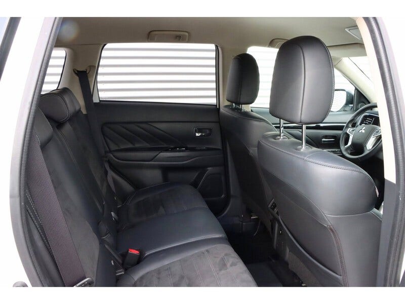 Mitsubishi Outlander (11)