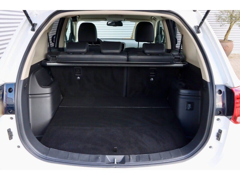 Mitsubishi Outlander (12)
