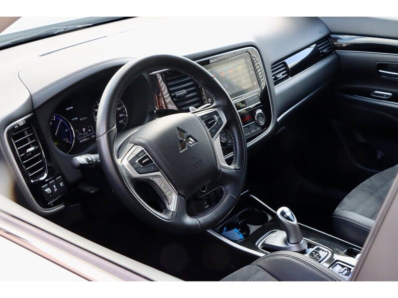 Mitsubishi Outlander (16)