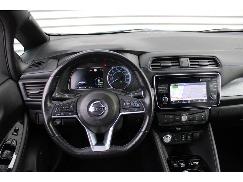 Nissan LEAF (9)