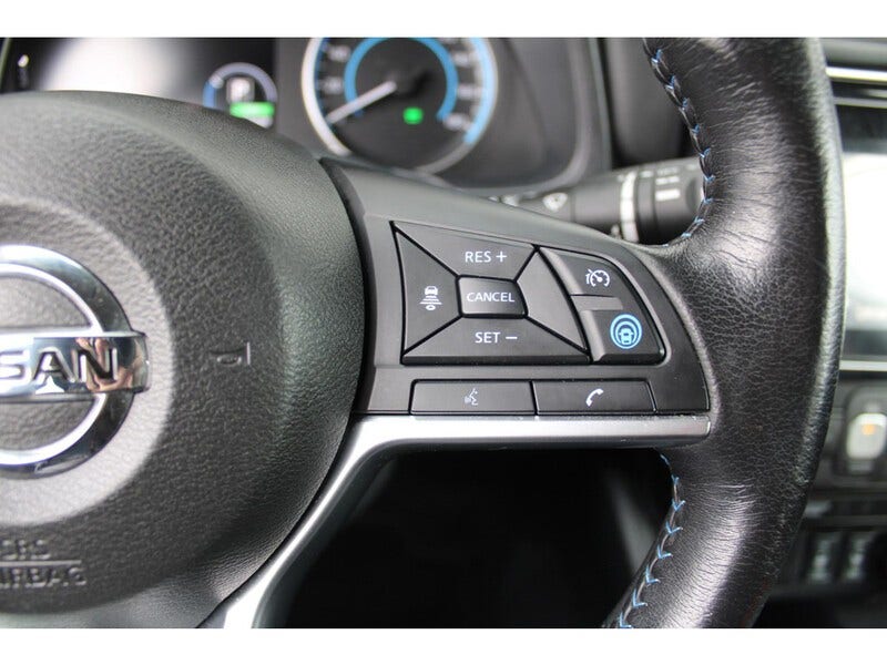 Nissan LEAF (14)