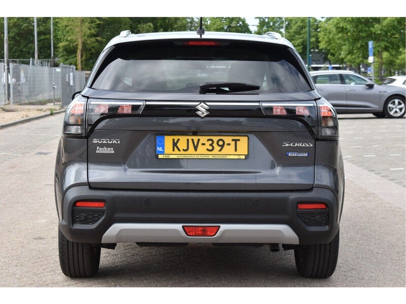 Suzuki Cross (6)