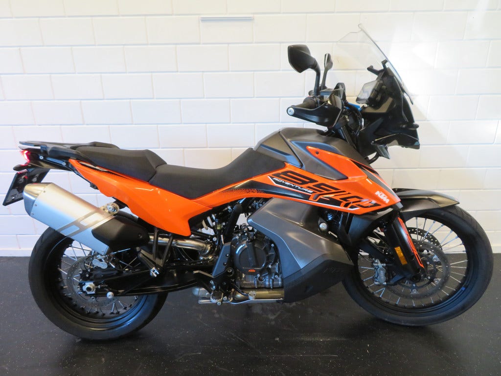 KTM 890