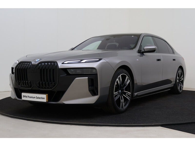 BMW i7