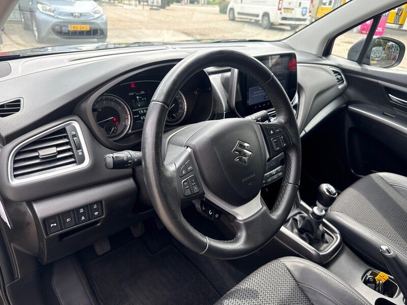 Suzuki Cross (10)