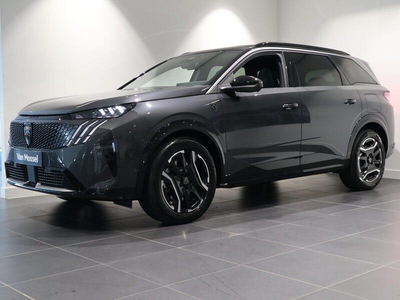Peugeot e 5008