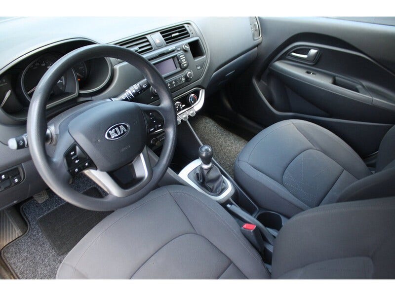 Kia Rio (4)