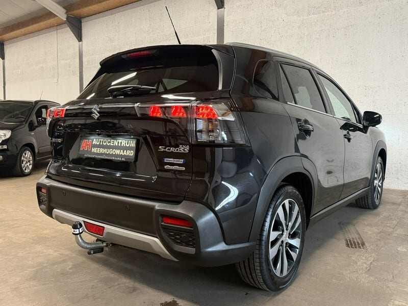 Suzuki Cross (3)