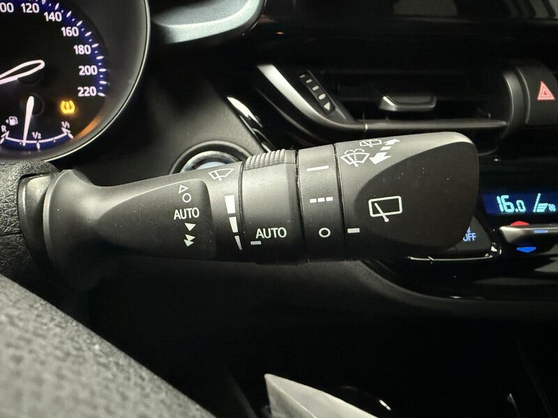 Toyota C-HR (8)