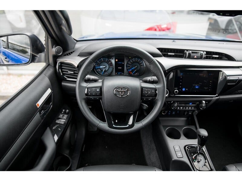 Toyota Hilux (6)