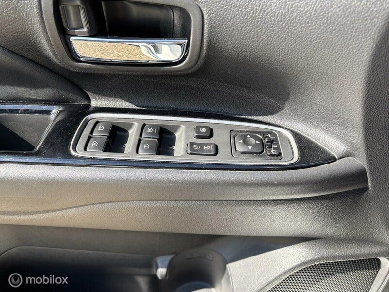 Mitsubishi Outlander (17)