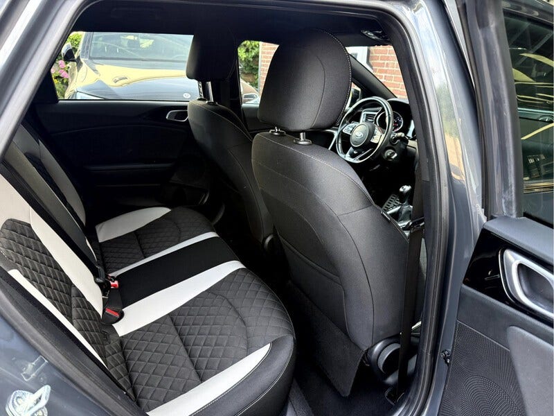 Kia Ceed Sportswagon (19)