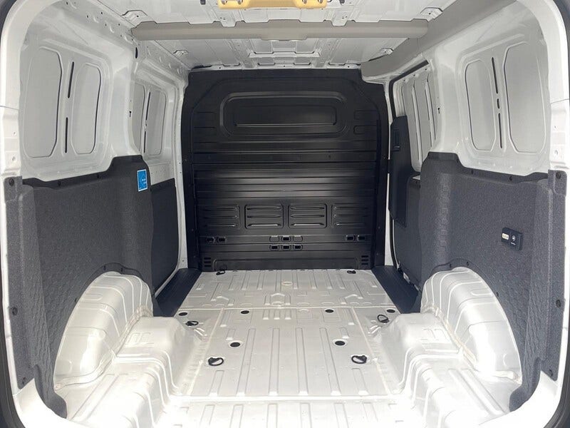 Kia PV5 (13)