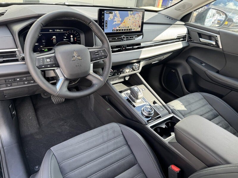 Mitsubishi Outlander (10)