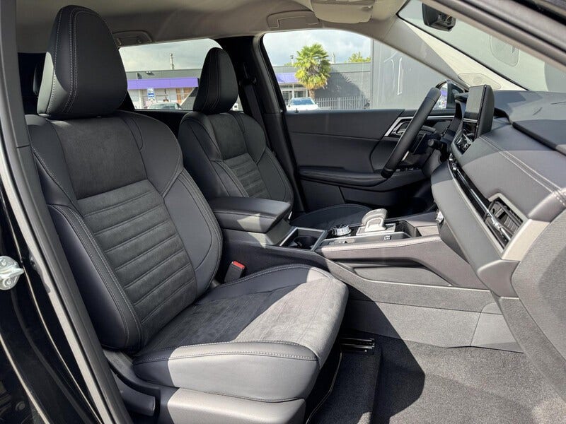 Mitsubishi Outlander (11)