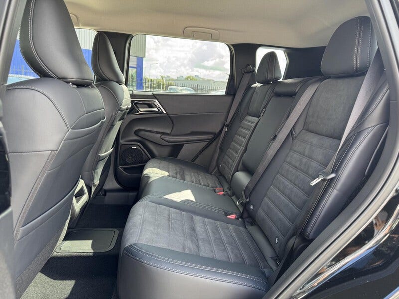 Mitsubishi Outlander (12)