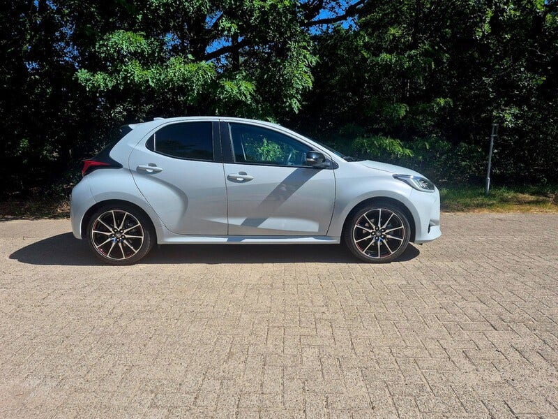 Toyota Yaris (2)