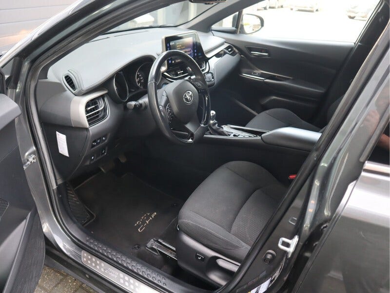 Toyota C-HR (16)
