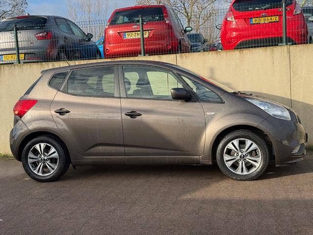 Kia Venga (8)