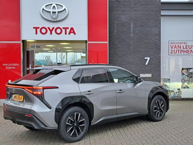 Toyota bZ4X (2)
