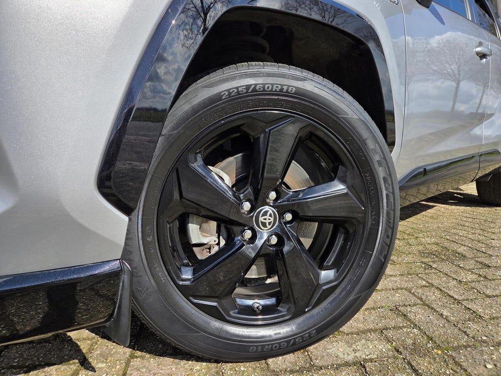 Toyota RAV4 (4)