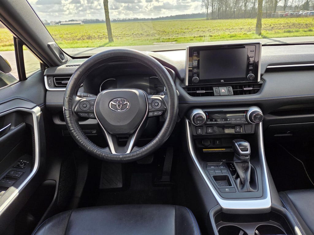 Toyota RAV4 (7)