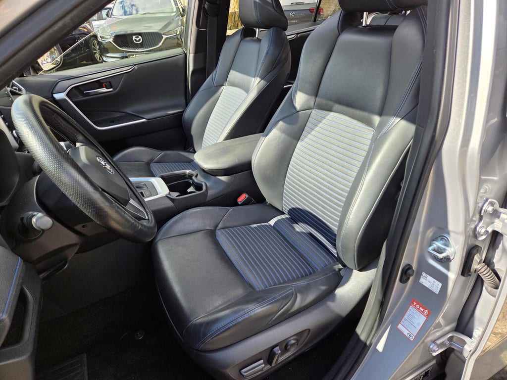 Toyota RAV4 (8)