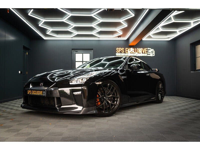 Nissan GT R