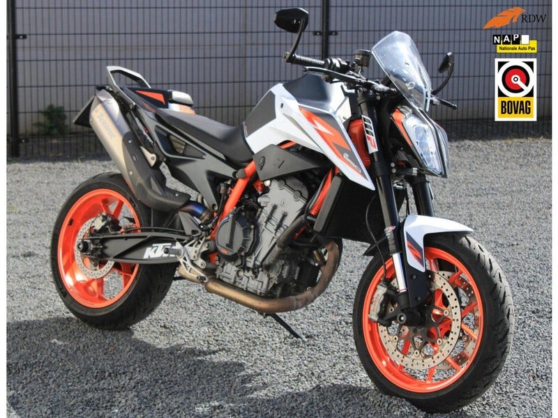 KTM 890