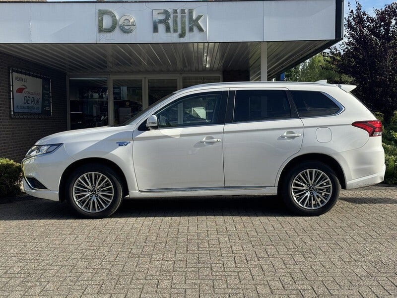 Mitsubishi Outlander (2)