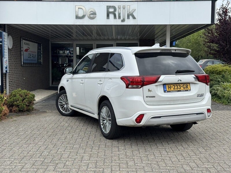 Mitsubishi Outlander (4)