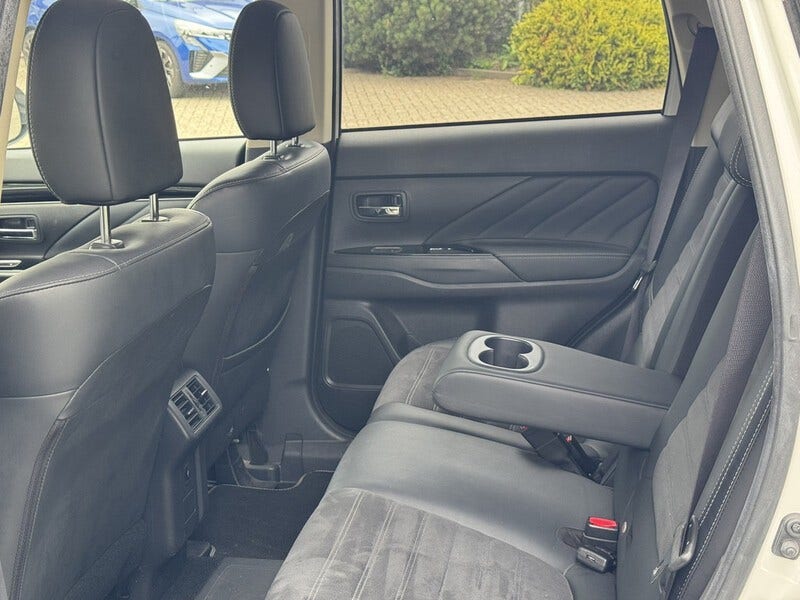 Mitsubishi Outlander (11)