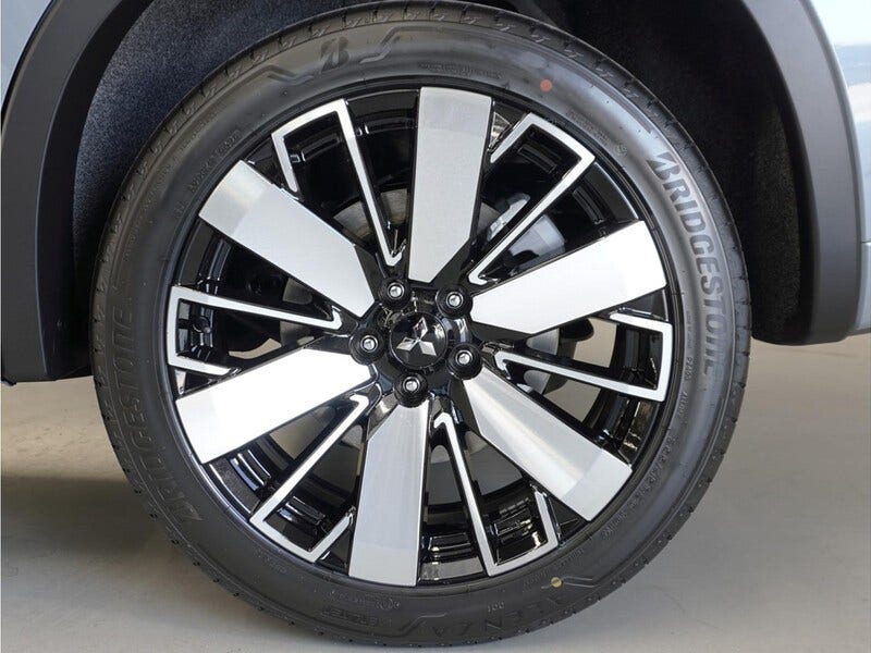 Mitsubishi Outlander (12)