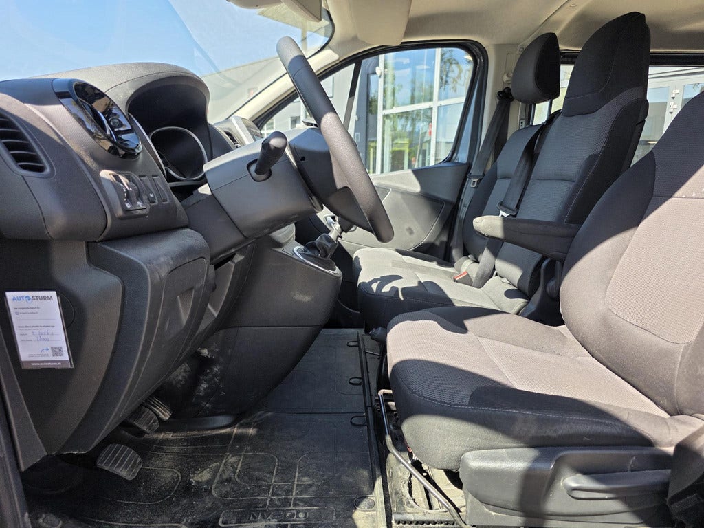Nissan NV300 (7)