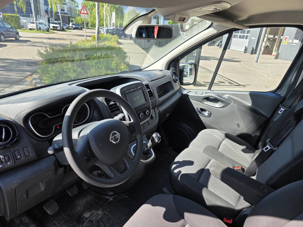 Nissan NV300 (8)